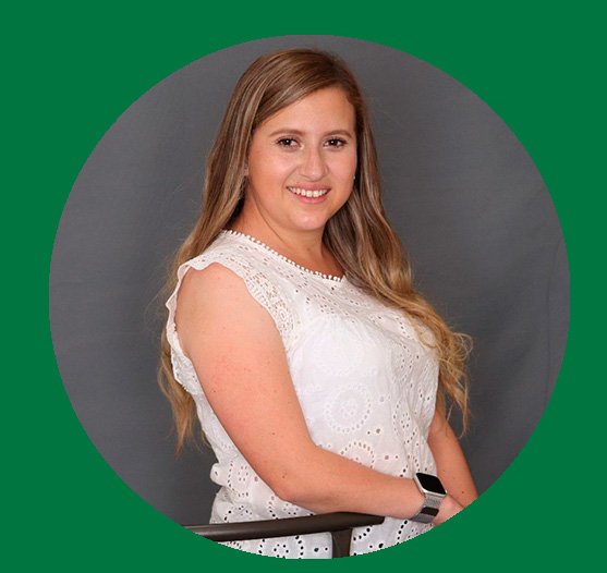 Dr. María Elisa Flores